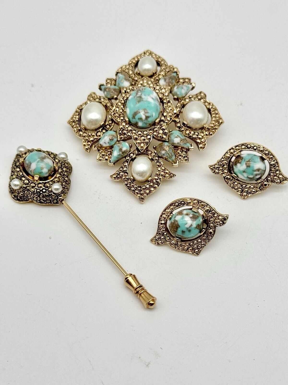 Vintage 1968 Sarah Coventry "Remembrance" Jewelry Set Brooch Stick Pin Earrings