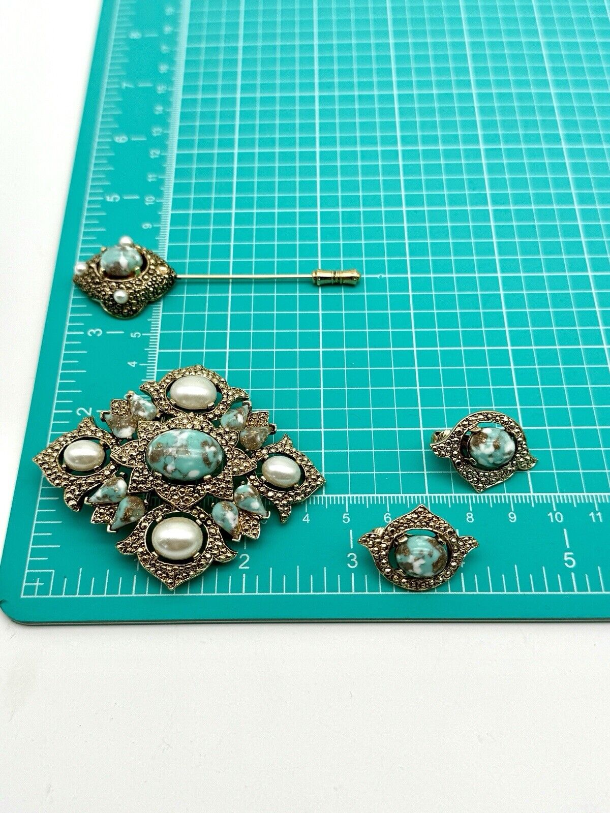 Vintage 1968 Sarah Coventry "Remembrance" Jewelry Set Brooch Stick Pin Earrings