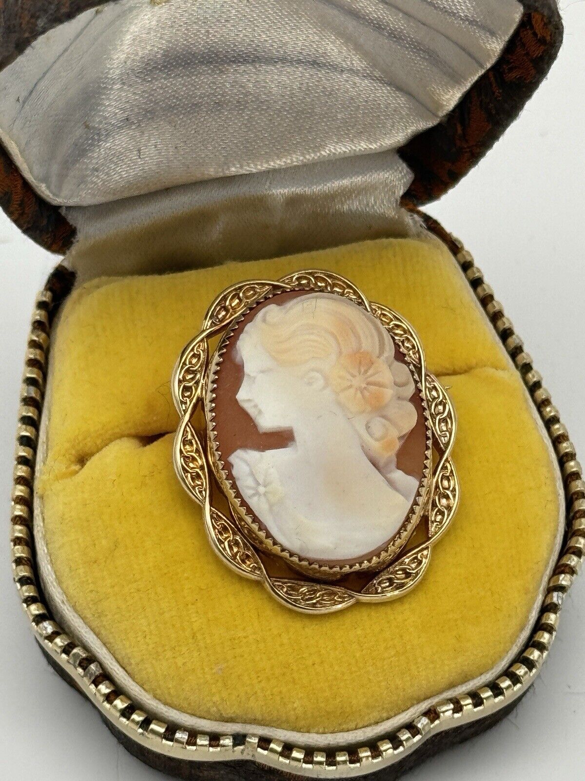 Vintage Left Facing Carved She’ll Cameo Brooch 12kt GF ESTATE FIND