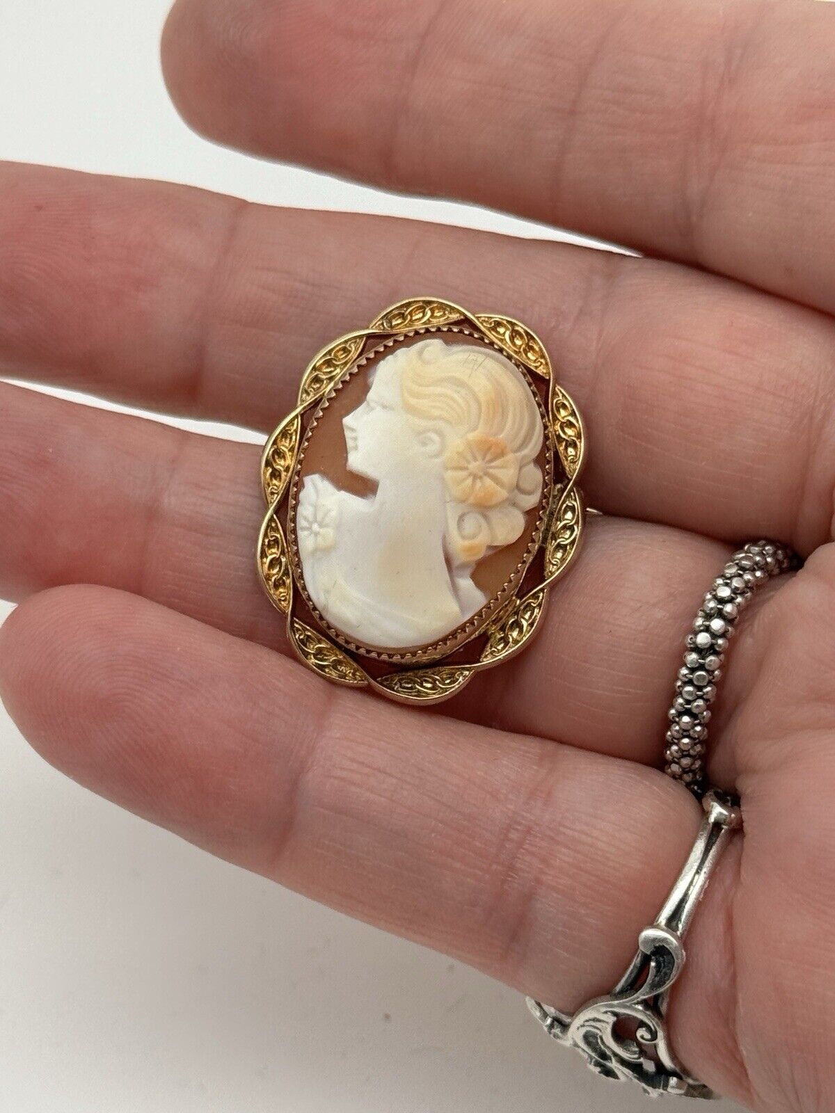 Vintage Left Facing Carved She’ll Cameo Brooch 12kt GF ESTATE FIND