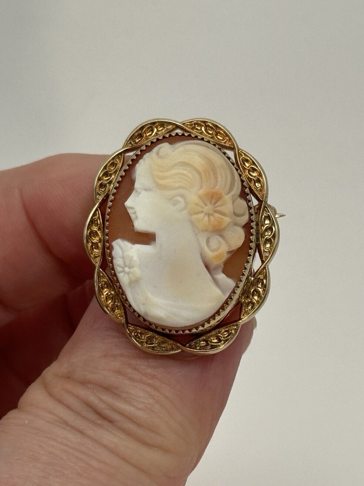 Vintage Left Facing Carved She’ll Cameo Brooch 12kt GF ESTATE FIND