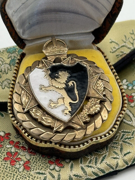 Vintage Coat Of Arms Brooch PIN Goldtone Black/White Enamel Lion ESTATE FIND