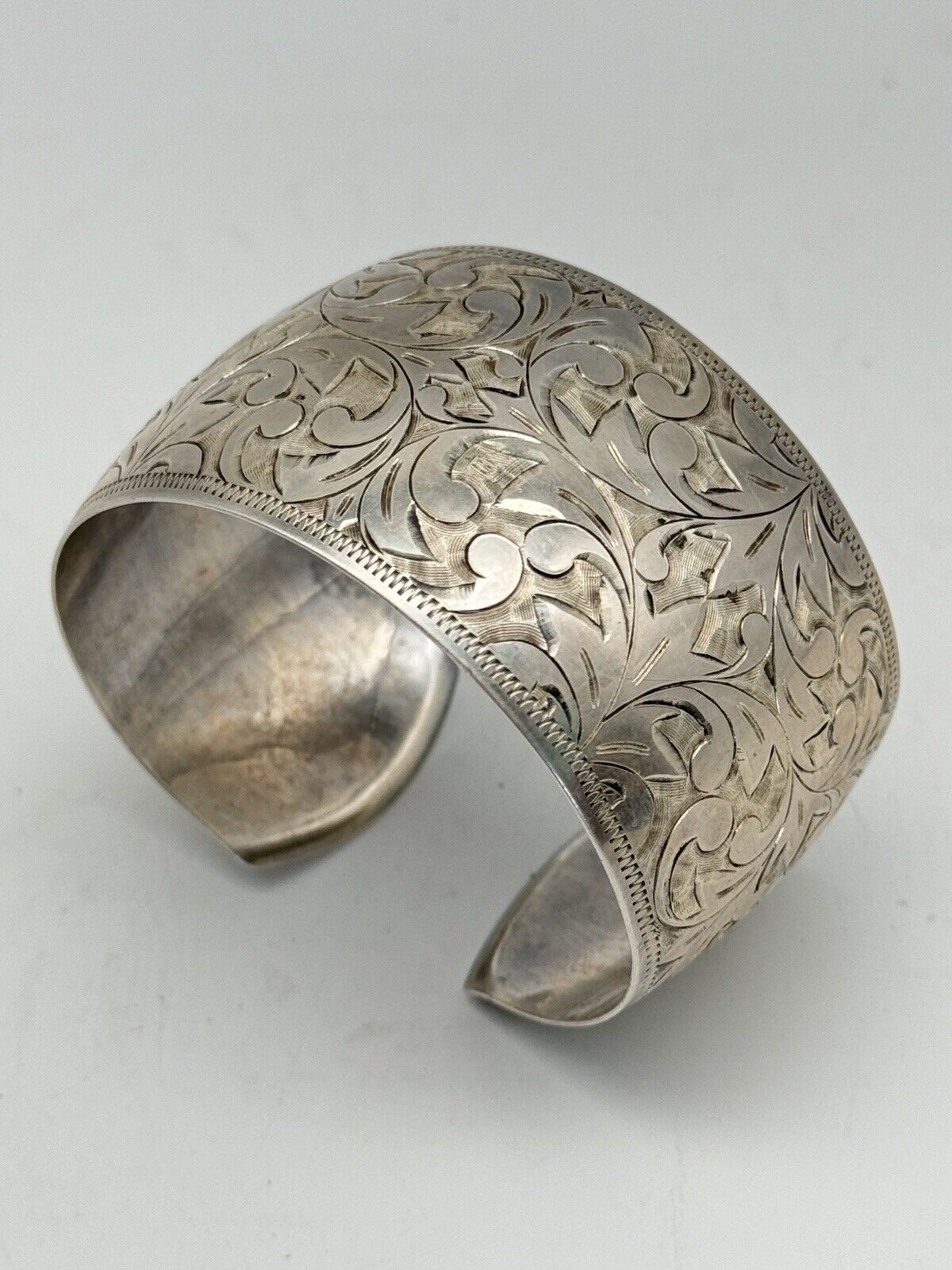 950 STERLING Silver WIDE Bangle Bracelet Chased Scroll Leaf Design Flexible VTG