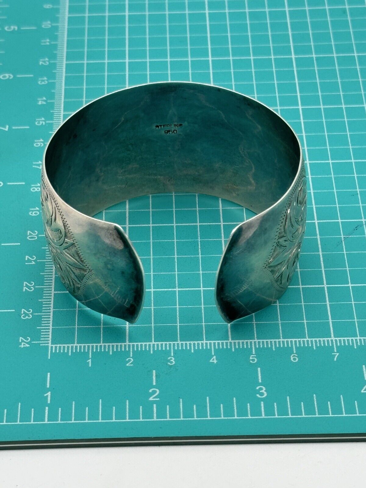 950 STERLING Silver WIDE Bangle Bracelet Chased Scroll Leaf Design Flexible VTG