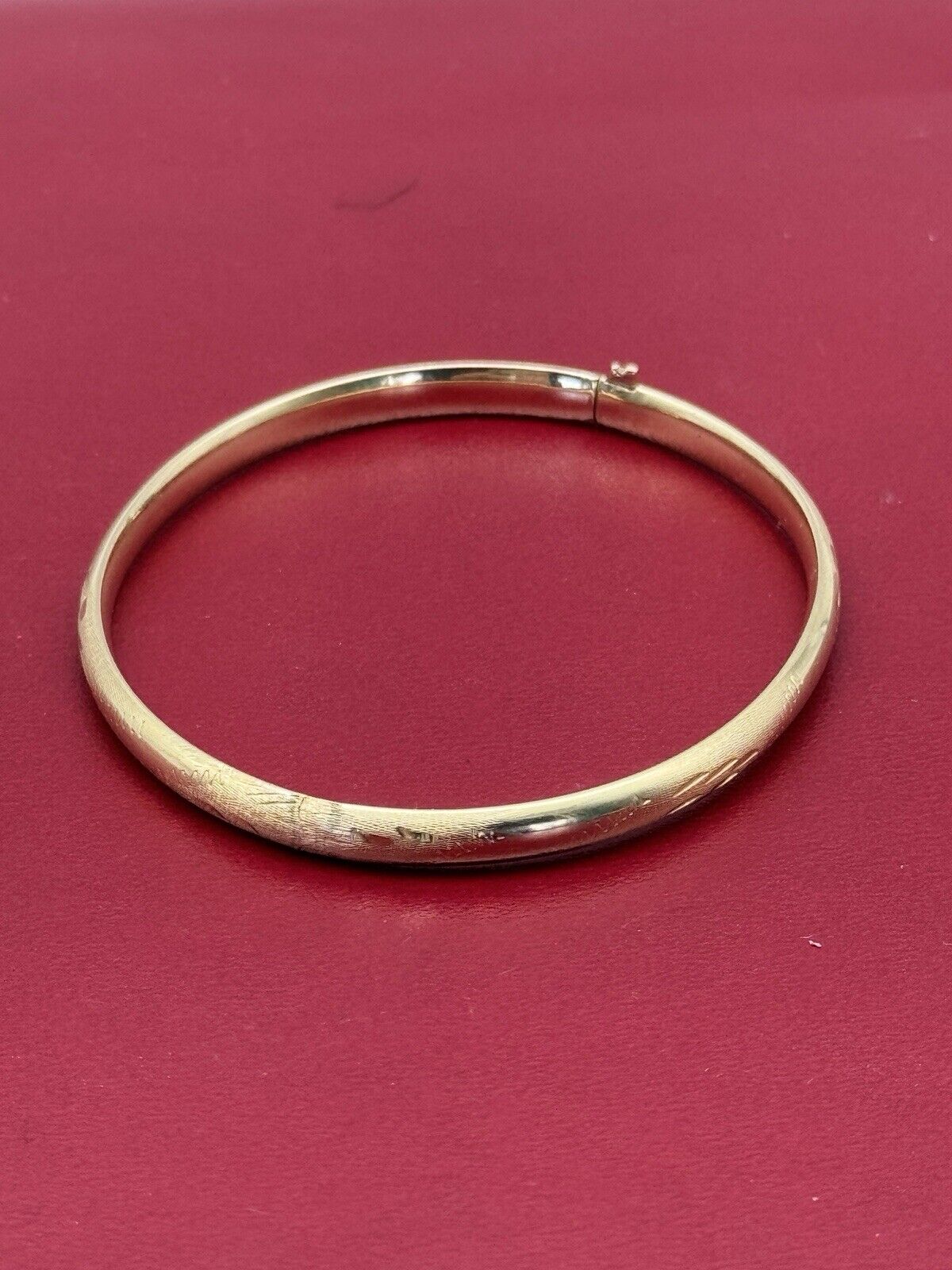 Vintage 14k Gold Bangle Bracelet Oval Etched Design 4.9g Estate Find