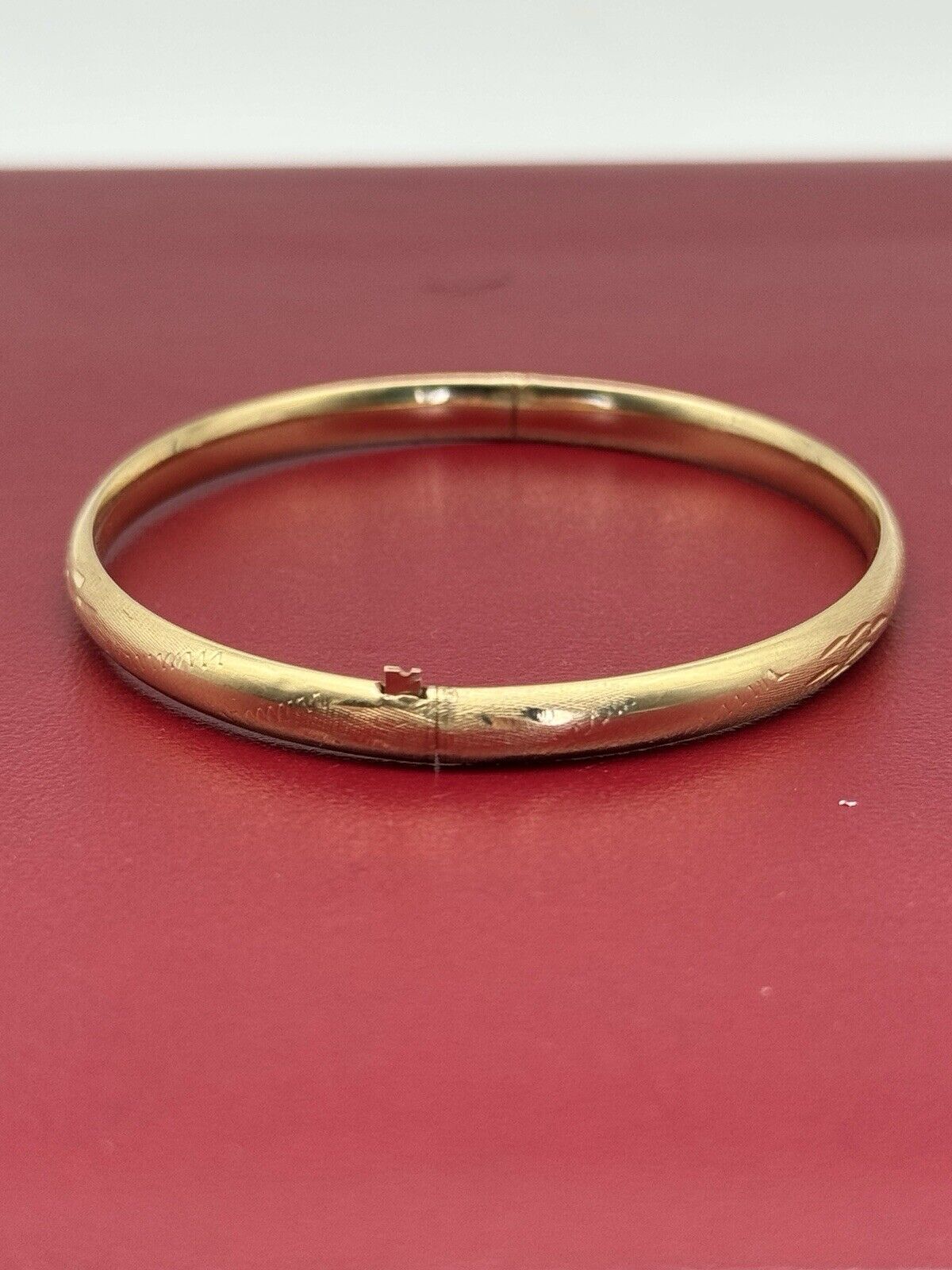 Vintage 14k Gold Bangle Bracelet Oval Etched Design 4.9g Estate Find