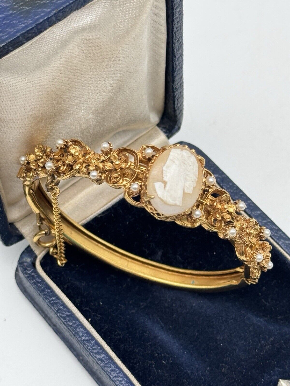 Vintage FLORENZA Bangle Bracelet Cameo Seed Pearls Goldtone Hinged 6 1/4”