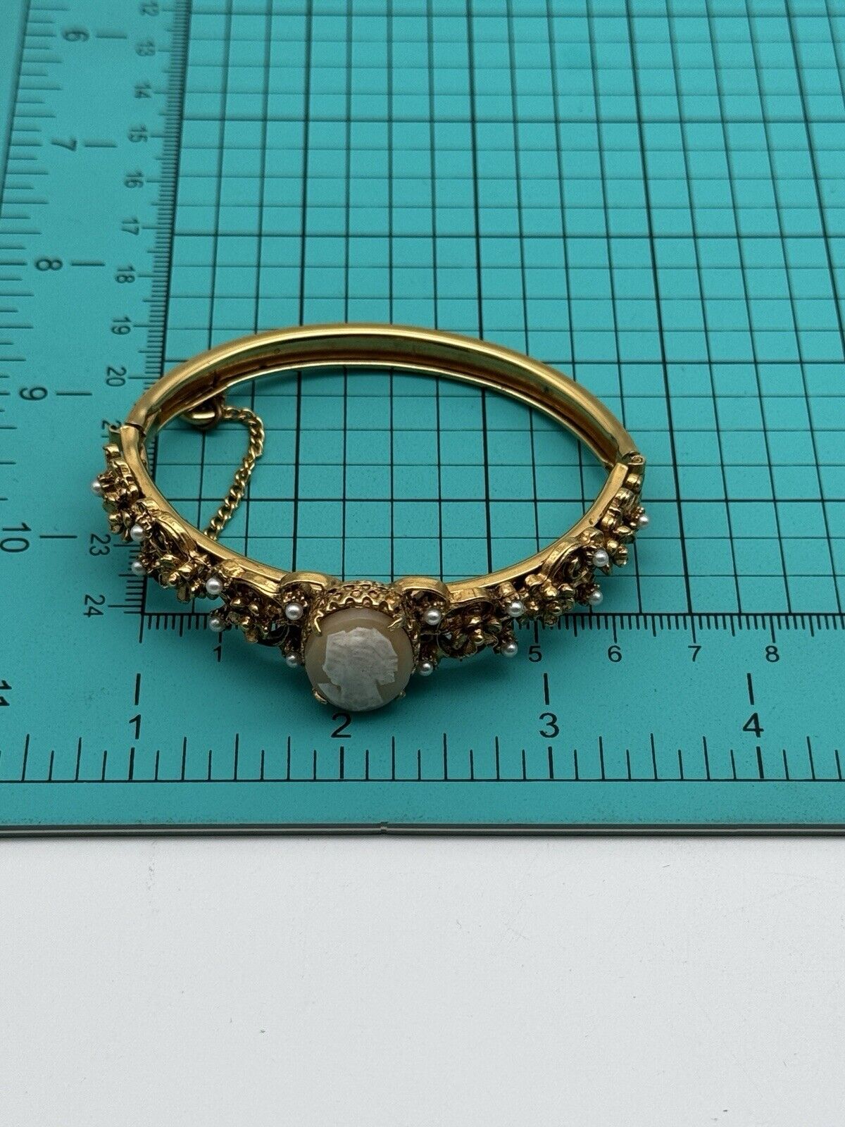 Vintage FLORENZA Bangle Bracelet Cameo Seed Pearls Goldtone Hinged 6 1/4”