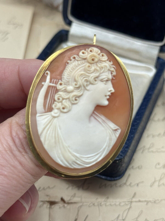 Vintage 18k Gold Cameo Brooch Pendant Depicting Erato Muse Of Love Music Poetry