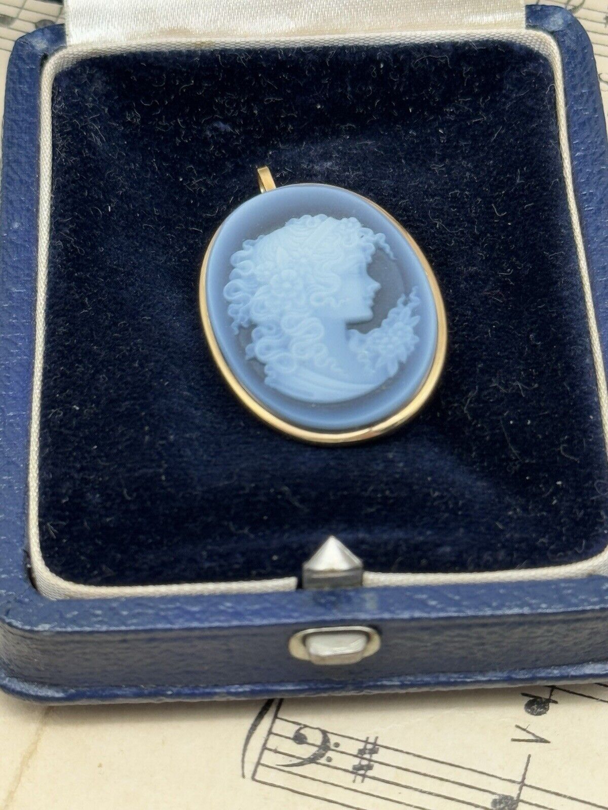 Blue AGATE Cameo Brooch Pendant Signed VAN DELL 14K Yellow Gold Oval