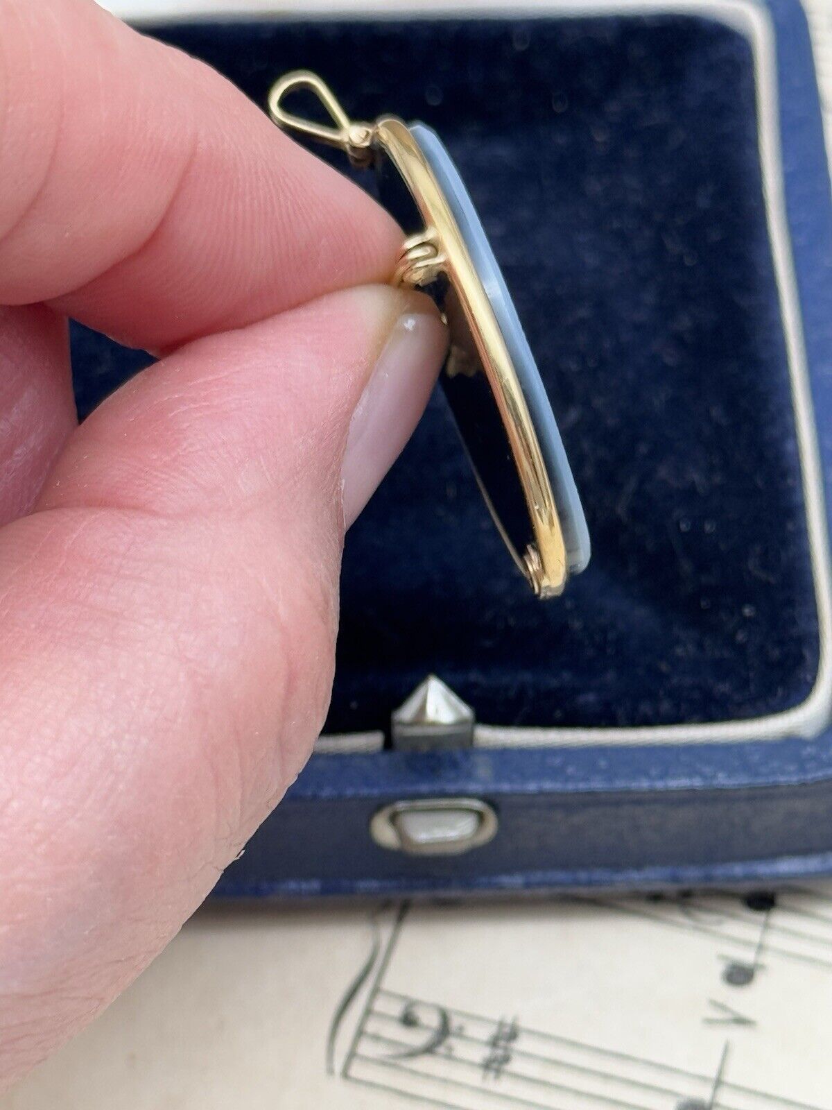 Blue AGATE Cameo Brooch Pendant Signed VAN DELL 14K Yellow Gold Oval