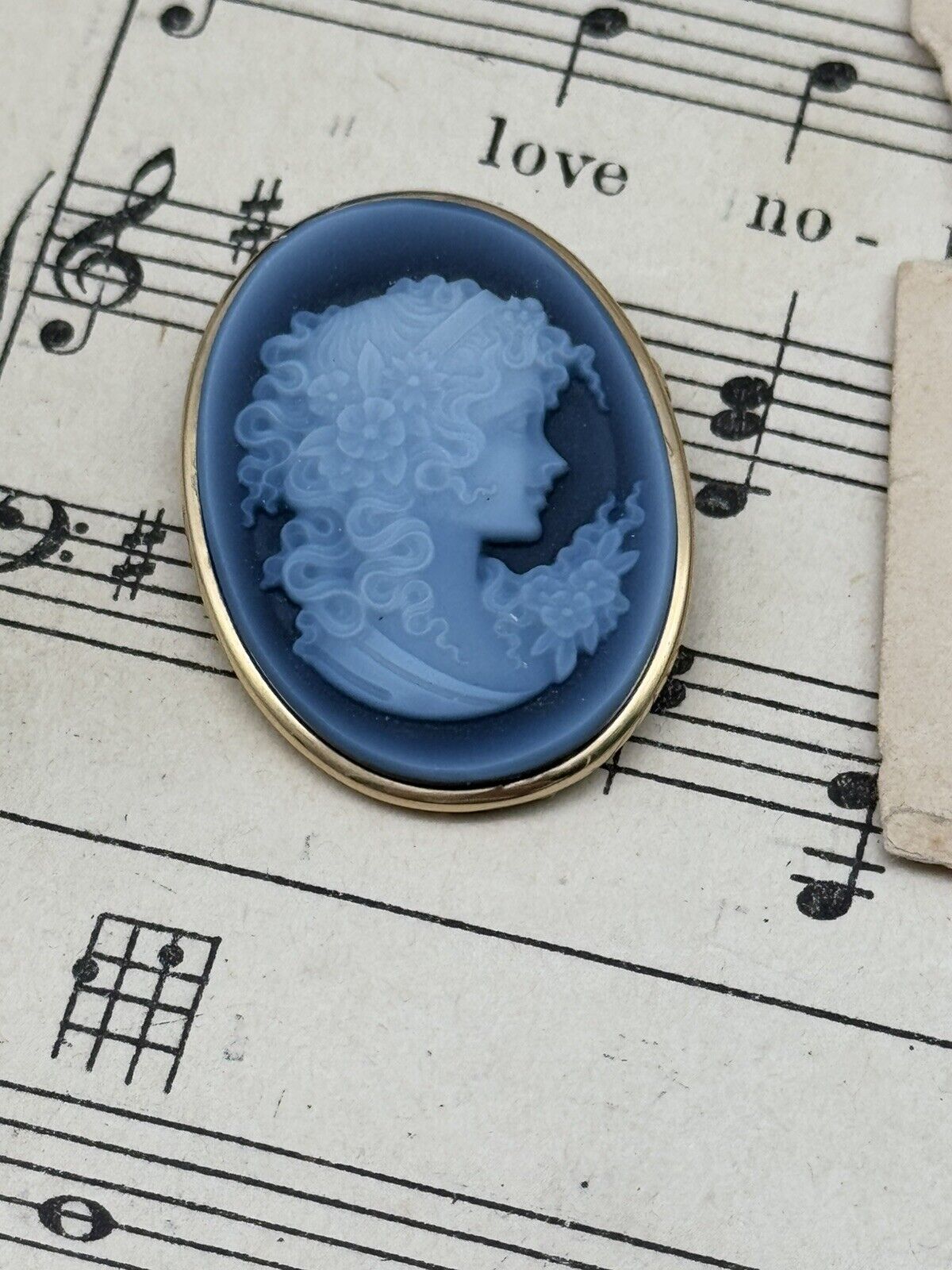 Blue AGATE Cameo Brooch Pendant Signed VAN DELL 14K Yellow Gold Oval