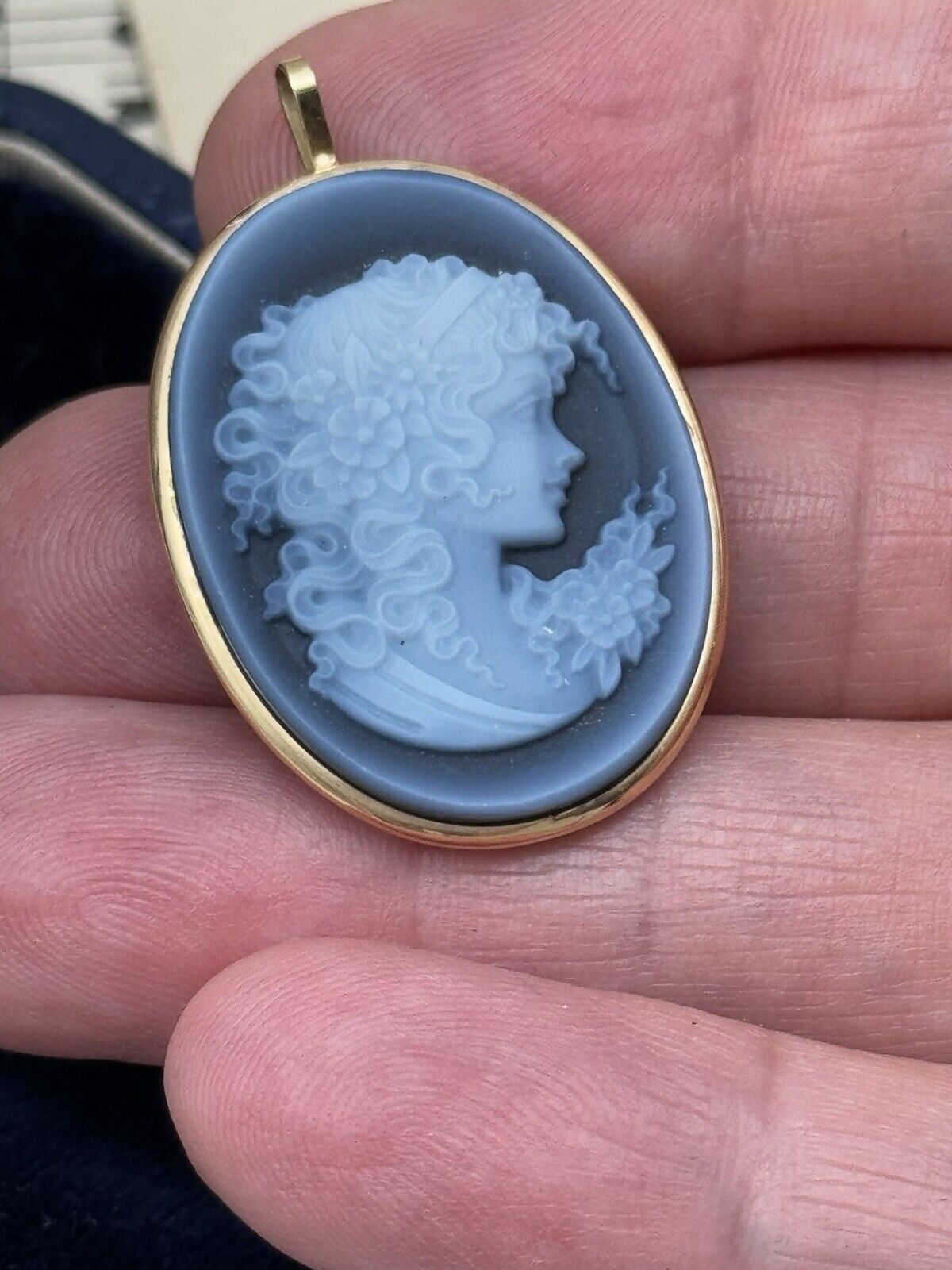 Blue AGATE Cameo Brooch Pendant Signed VAN DELL 14K Yellow Gold Oval
