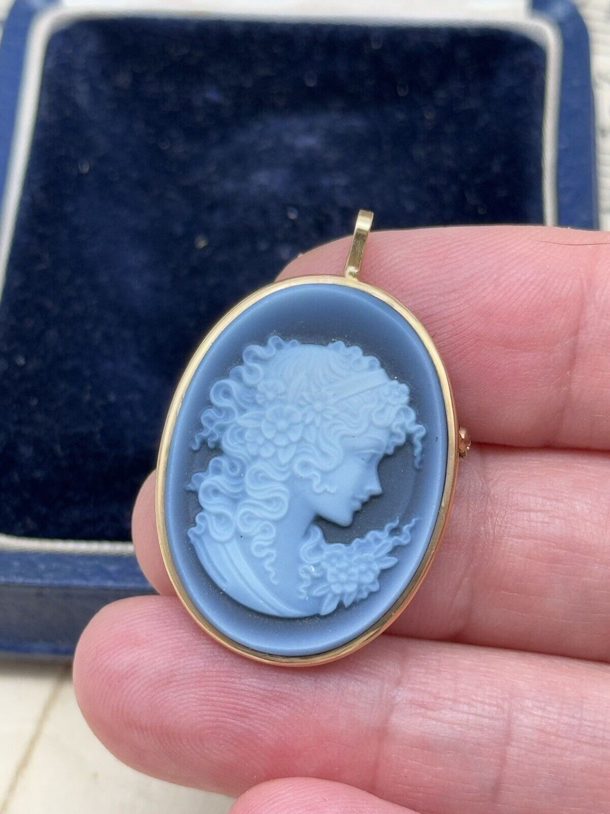 Blue AGATE Cameo Brooch Pendant Signed VAN DELL 14K Yellow Gold Oval