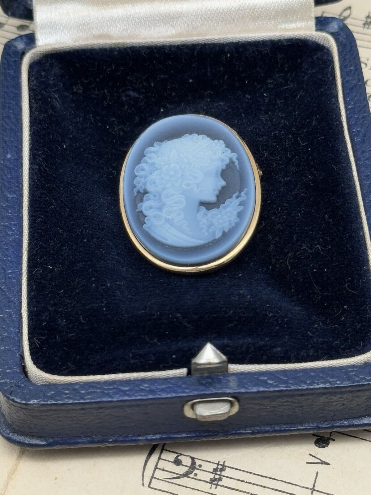 Blue AGATE Cameo Brooch Pendant Signed VAN DELL 14K Yellow Gold Oval