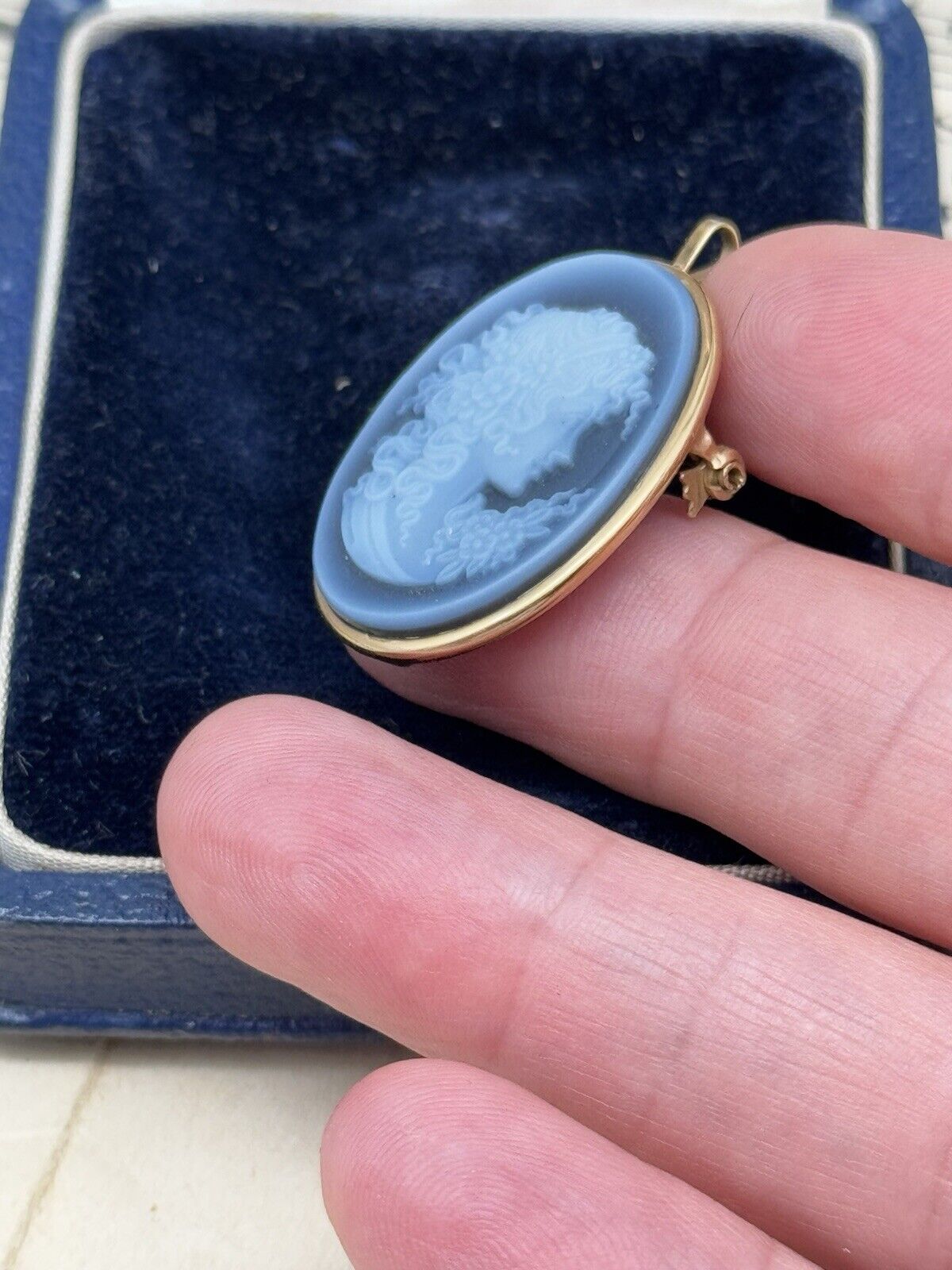 Blue AGATE Cameo Brooch Pendant Signed VAN DELL 14K Yellow Gold Oval