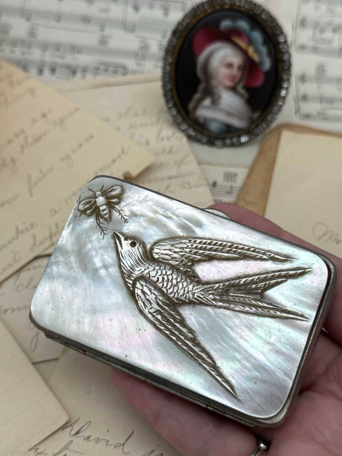 RARE Antique Mother Of Pearl Swallow Bee Carved Cigarette Cigar Calling Card Case Victorian Design