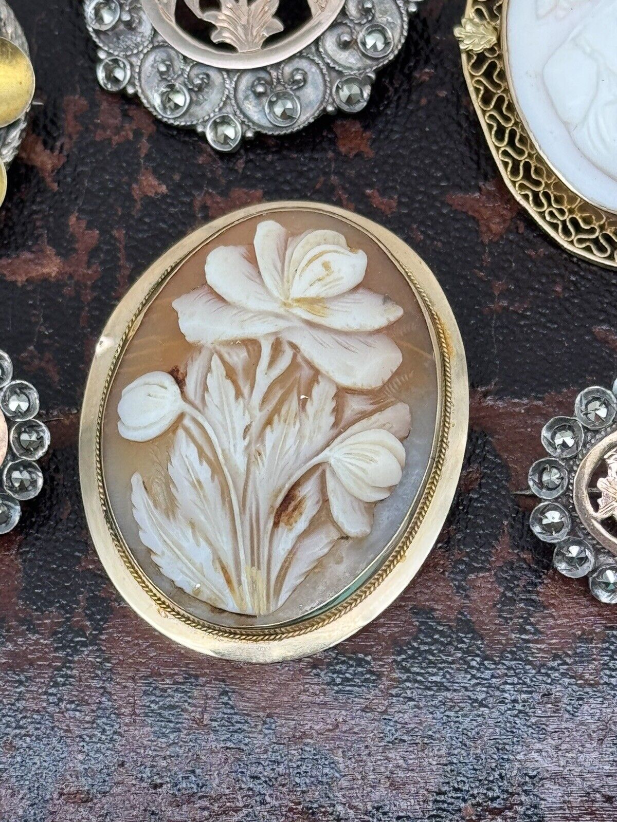 Vintage 14k Floral Shell Cameo Brooch Pendant Tubular Hinge EXQUISITE