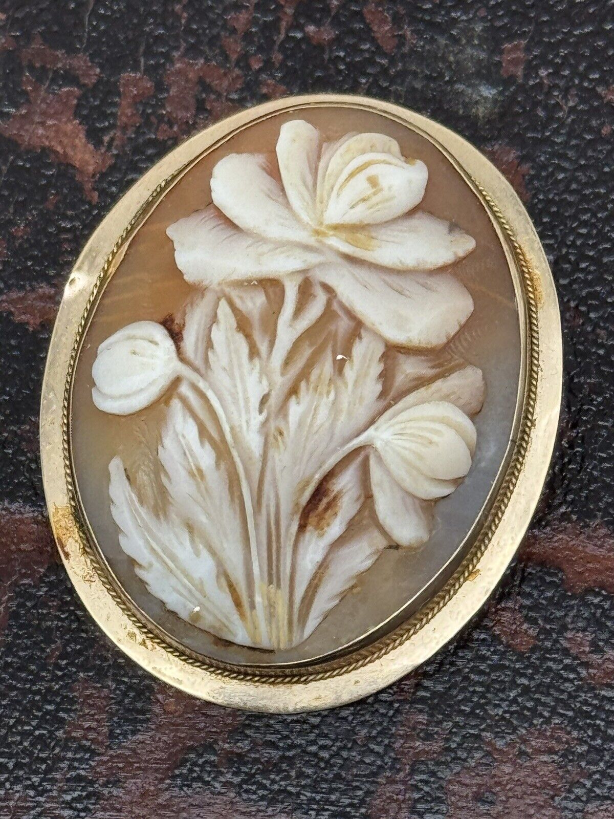 Vintage 14k Floral Shell Cameo Brooch Pendant Tubular Hinge EXQUISITE