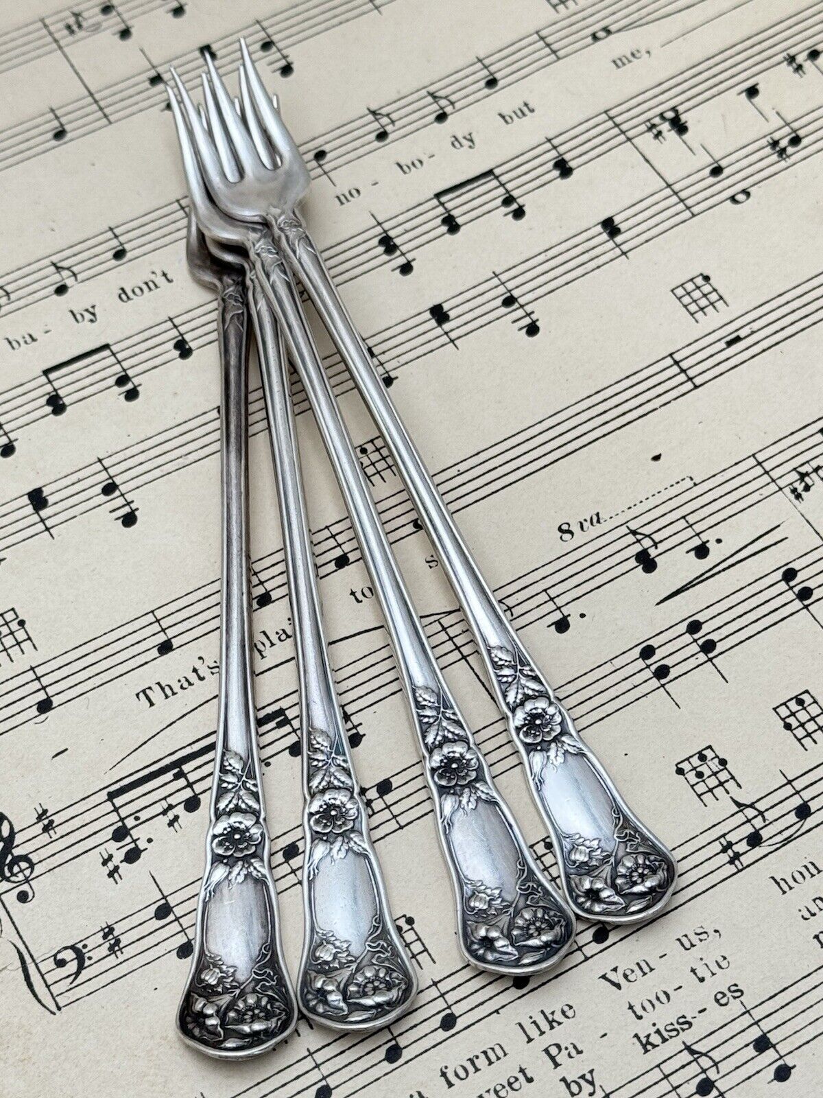 4 Reliance Wildwood Cocktail Forks 1908 Oneida Silverplate A1 ART NOUVEAU STYLE