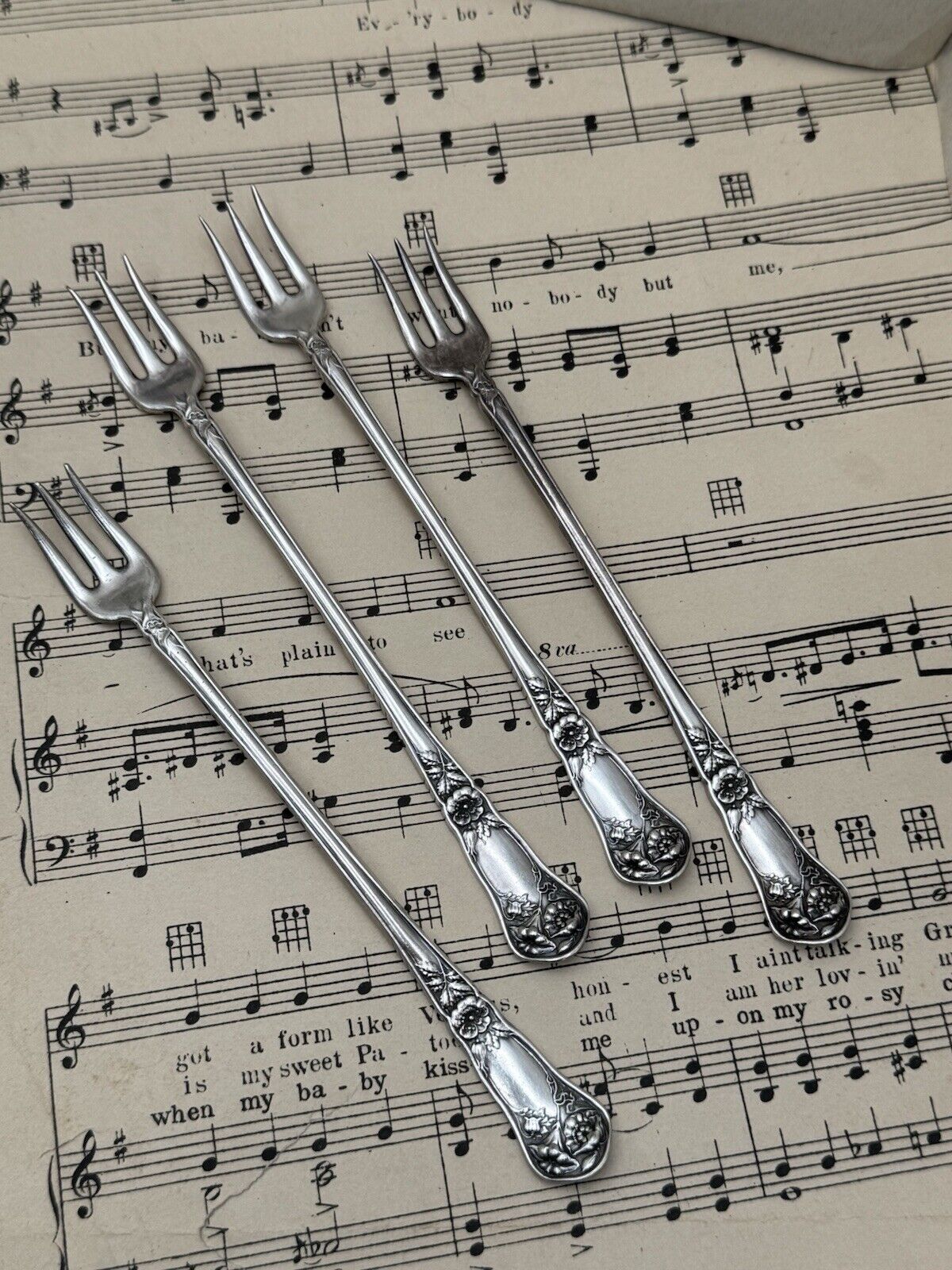 4 Reliance Wildwood Cocktail Forks 1908 Oneida Silverplate A1 ART NOUVEAU STYLE