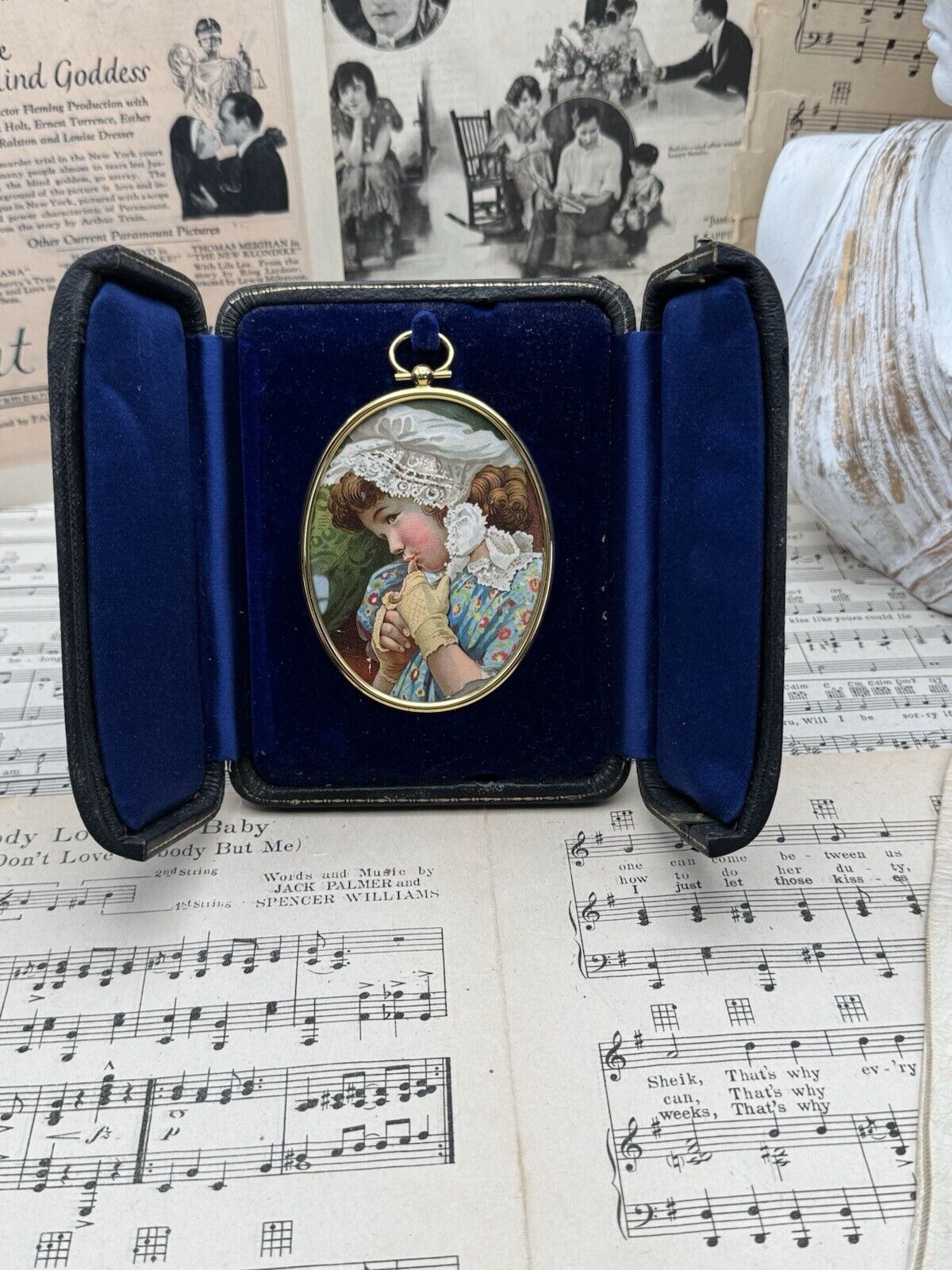 Antique Folding Easel Travel Portrait Case Leather With Oval Picture Frame