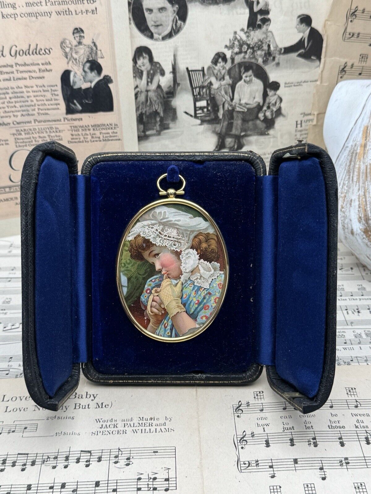 Antique Folding Easel Travel Portrait Case Leather With Oval Picture Frame