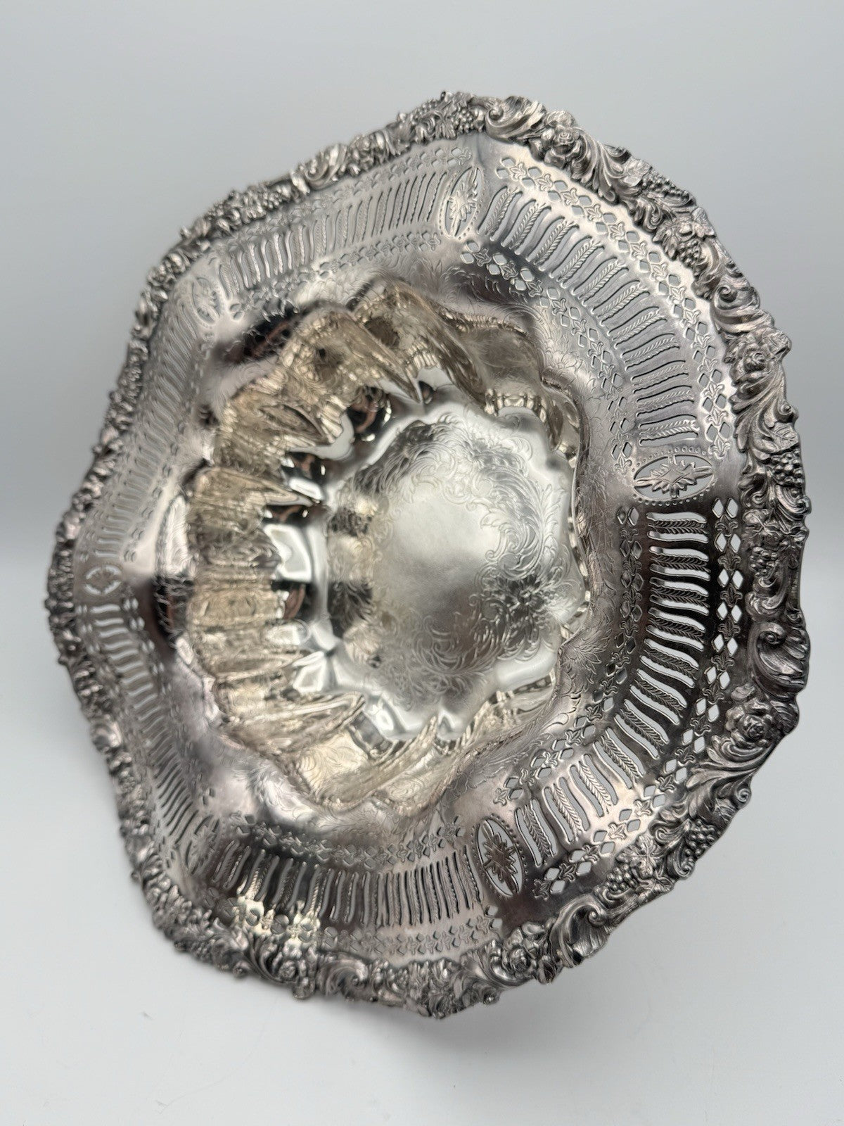 VINTAGE Silverplate Footed Presentation Bowl Reticulated Serpentine Edge WILCOX