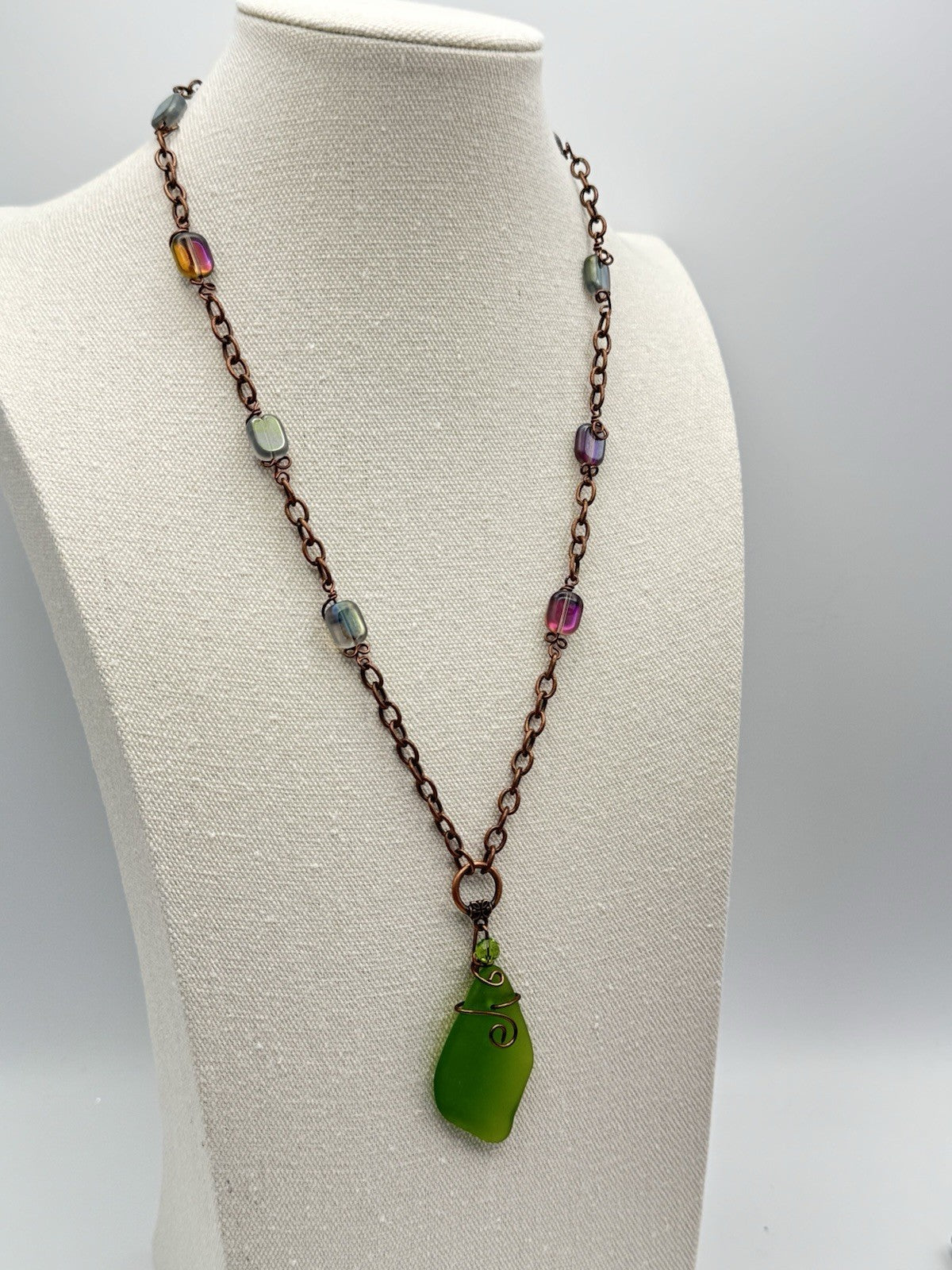 Costume Necklace Coppertone  23” Mixed Media Beads Pendant