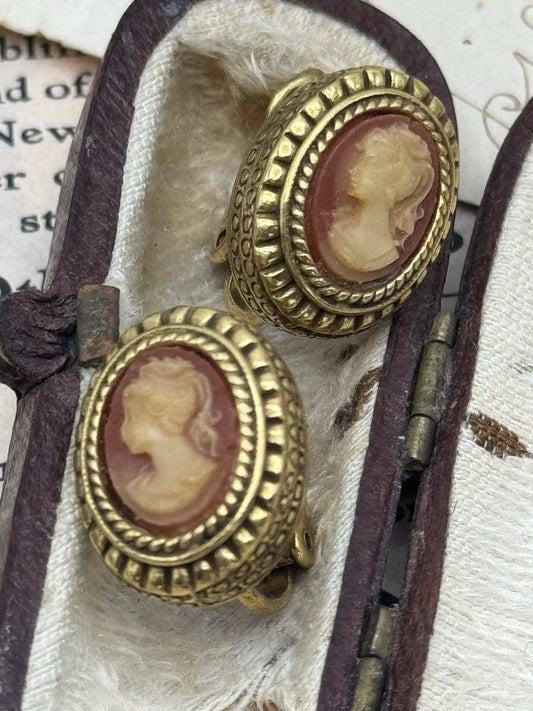Vintage Faux Cameo Post Clip-on Earrings Goldtone For Pierced Ears‼️