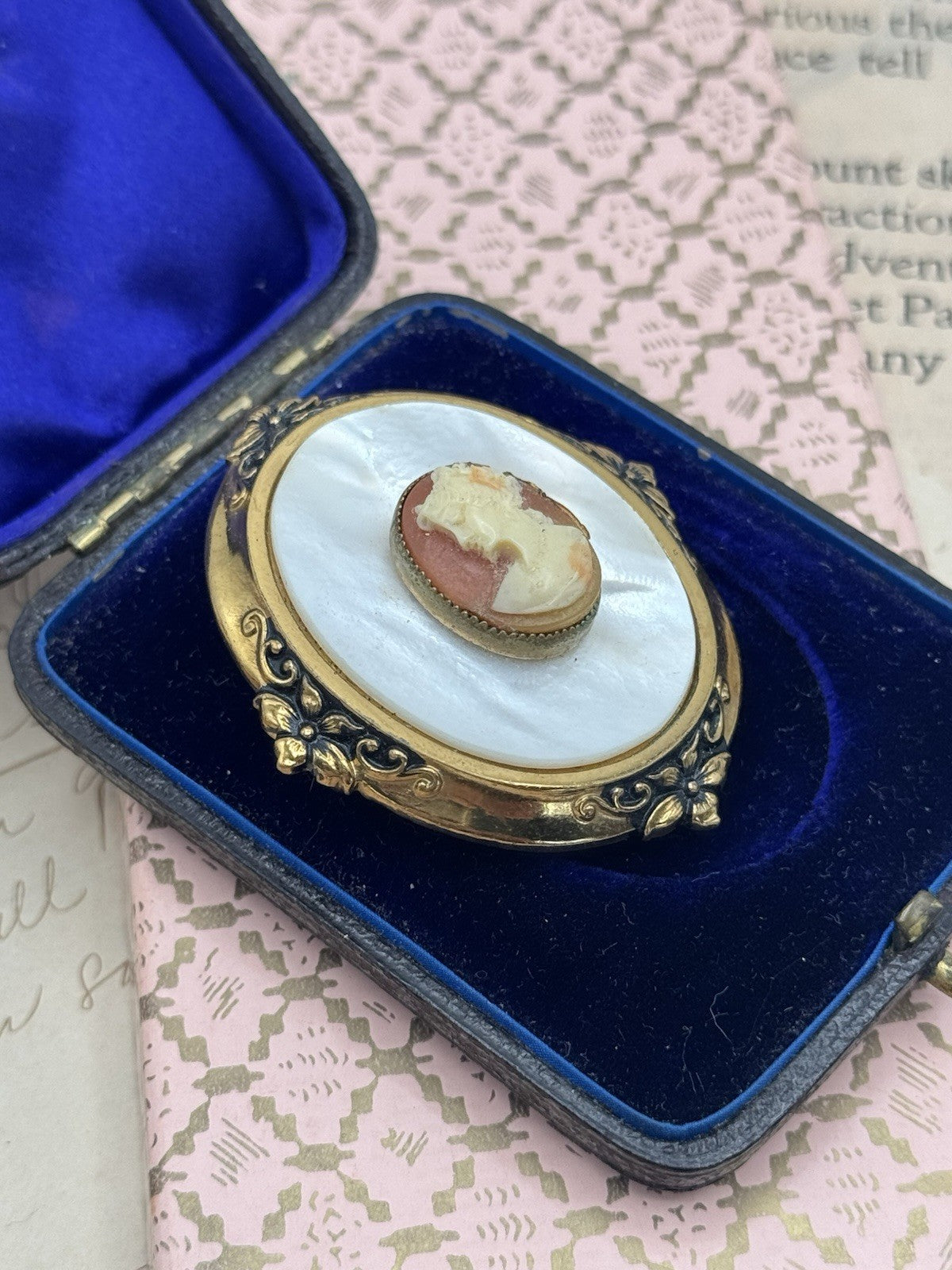 Vintage Faux Cameo MOTHER OF PEARL Goldtone Brooch ESTATE FIND