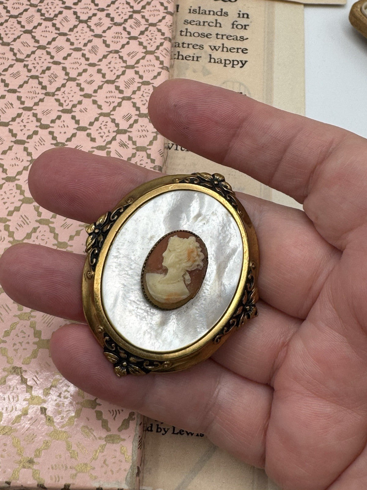 Vintage Faux Cameo MOTHER OF PEARL Goldtone Brooch ESTATE FIND