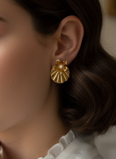 Vintage Goldtone Screw back Earrings Faux Pearl Flower Design