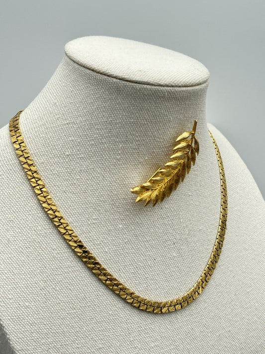 Vintage REVERSIBLE Goldtone Flat Link Necklace 18” & Leaf Brooch Set