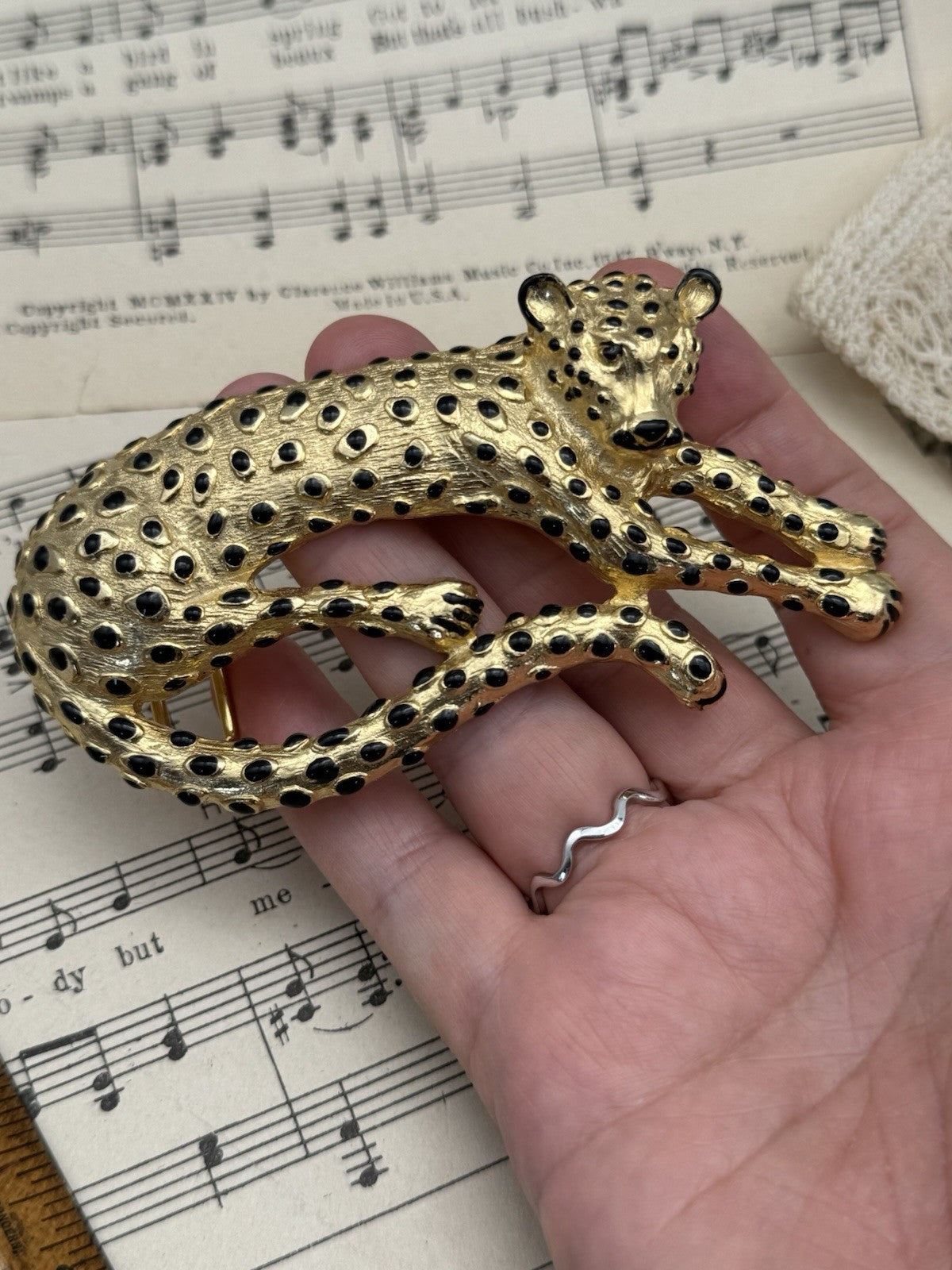 Vintage 1987 Mimi Di N  Goldtone Enamel Large Belt Buckle “Leopard Jaguar” Metal