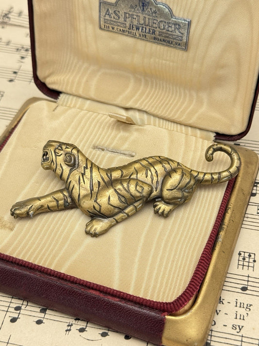 Crouching Tiger Pin Brooch 1986 JJ Jonette  Metal Signed In Gold Tone
