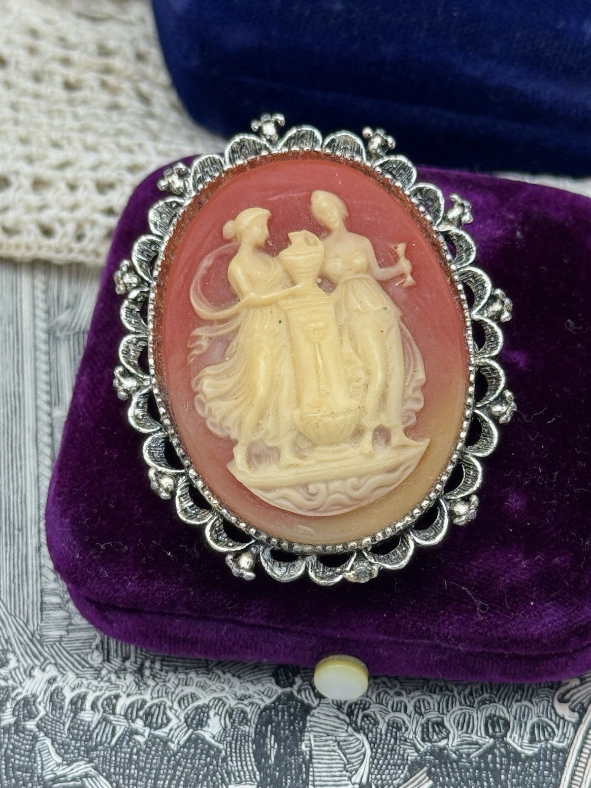 Vintage Faux Cameo Brooch Pendant RESIN - ESTATE FIND