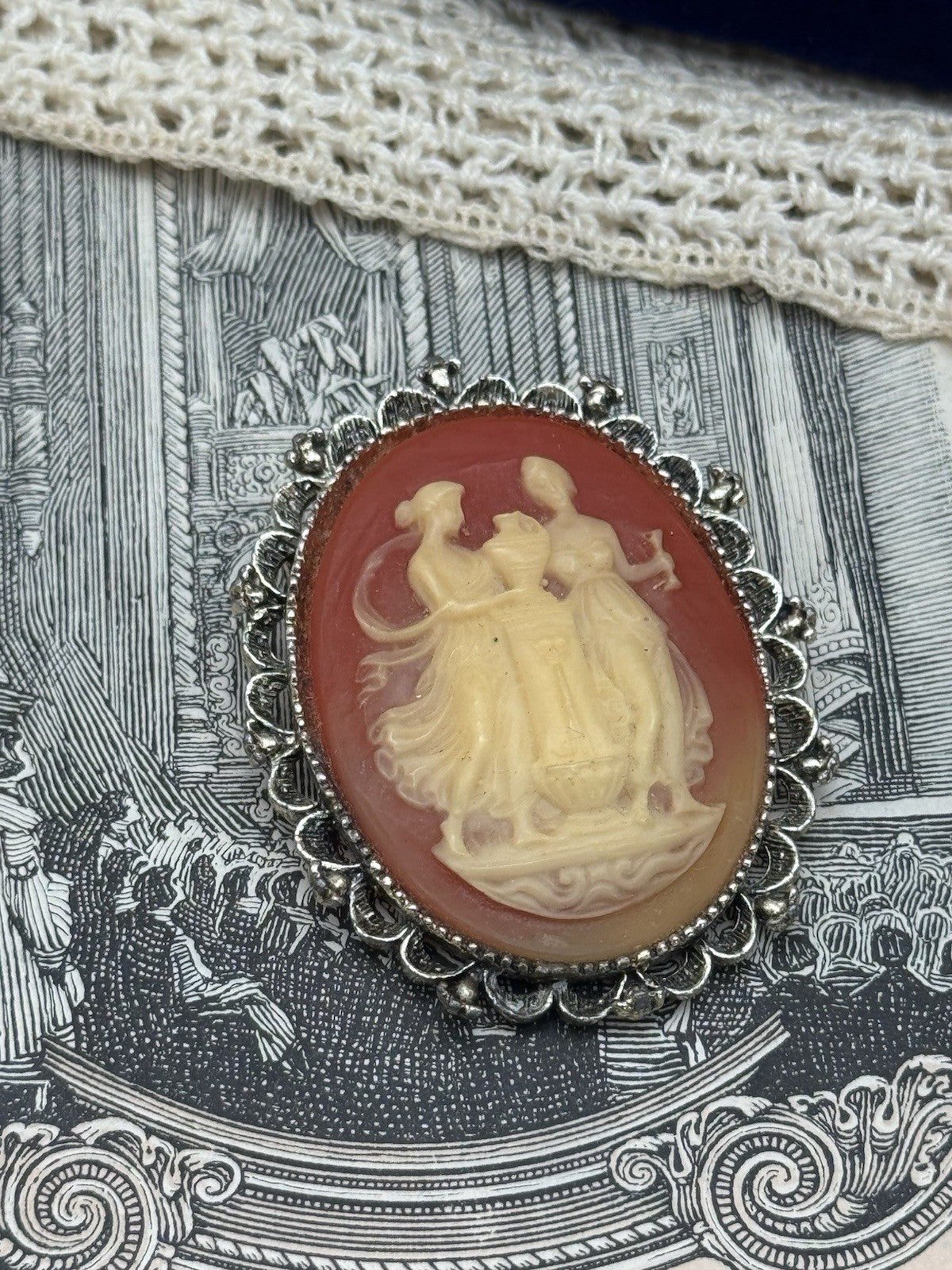 Vintage Faux Cameo Brooch Pendant RESIN - ESTATE FIND