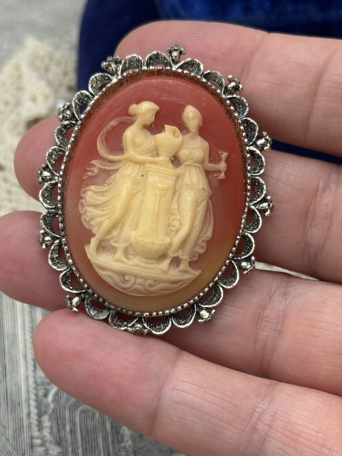 Vintage Faux Cameo Brooch Pendant RESIN - ESTATE FIND