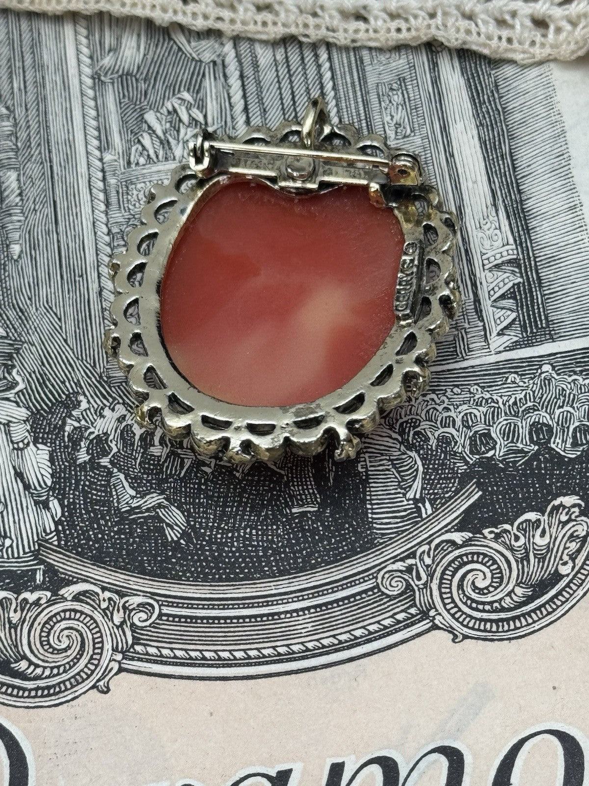 Vintage Faux Cameo Brooch Pendant RESIN - ESTATE FIND