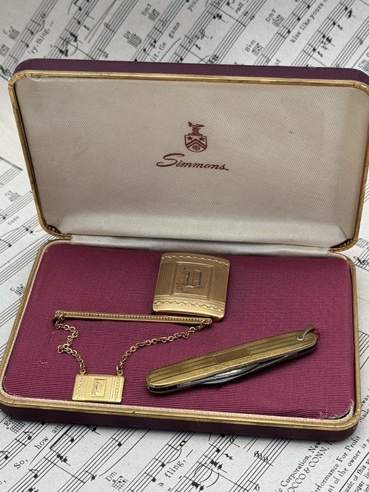 Gentlemen’s Belt Buckle Tie Clip Pocket Knife Set In Case Monogram D Goldtone