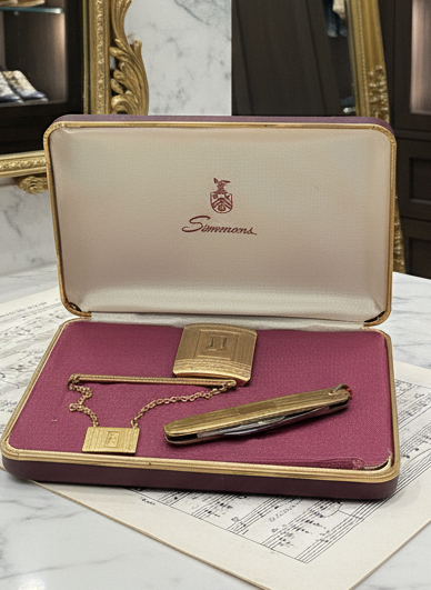 VINTAGE Gentlemen’s Belt Buckle Tie Clip Set In Case Monogram D Goldtone