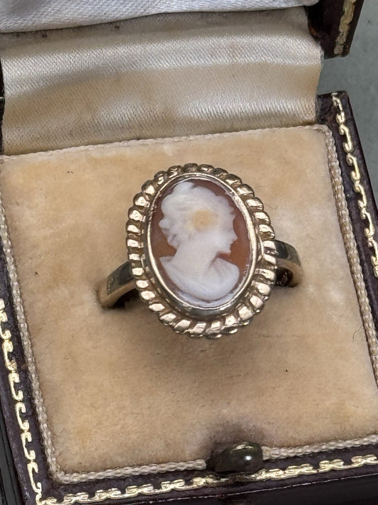 Vintage Cameo Hallmark 10k Solid GOLD Ring Size 7.5 SIGNED Master Piece