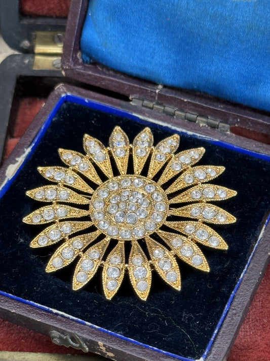Daisy Flower Rhinestone Sparkling Vintage Flower Brooch Gold Tone Elegant Large