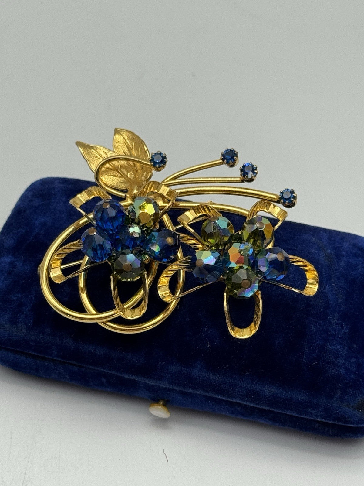 UNSIGNED HOBÉ Goldtone Blue Green AB Rhinestone Floral Spray