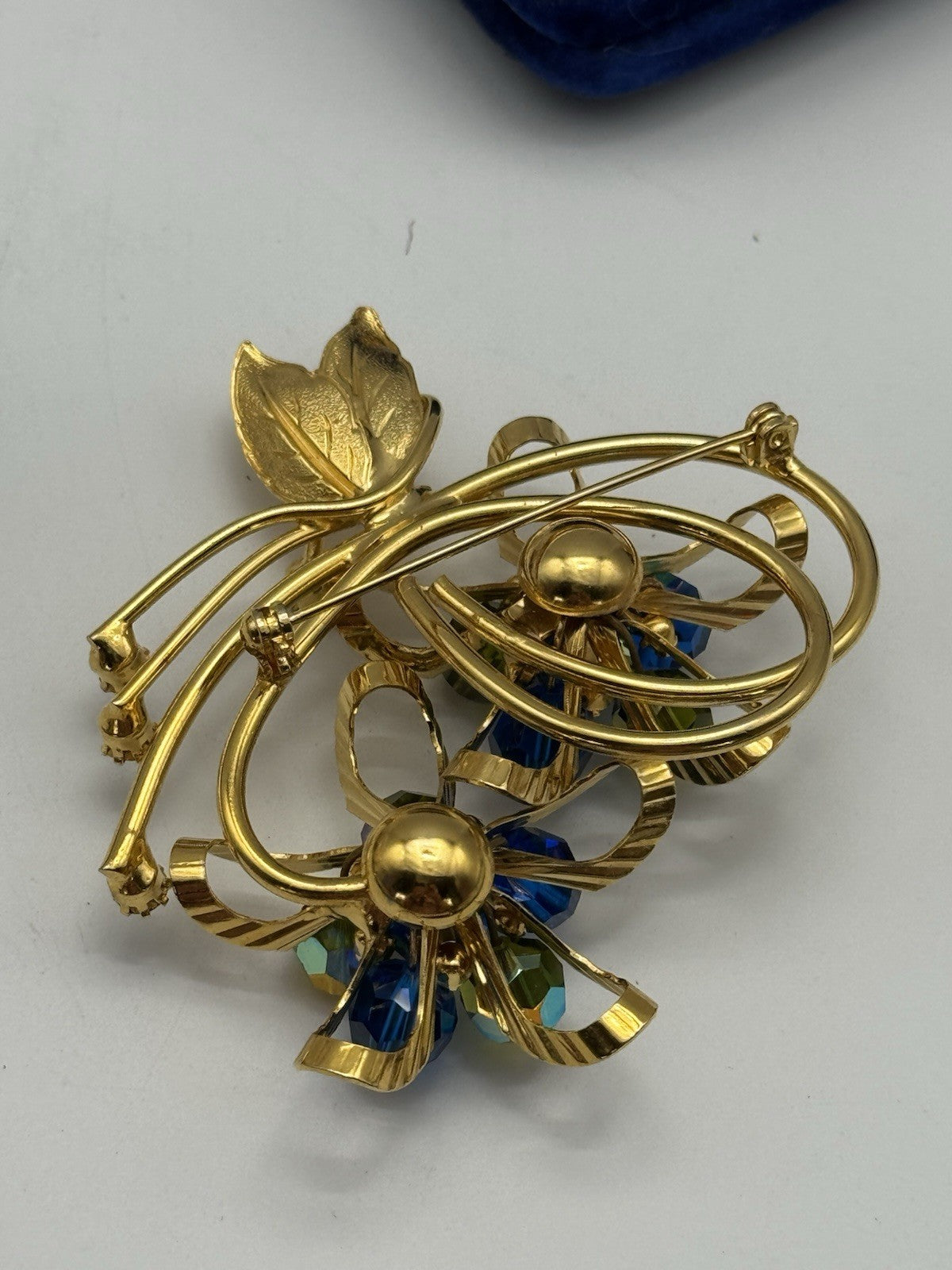 UNSIGNED HOBÉ Goldtone Blue Green AB Rhinestone Floral Spray