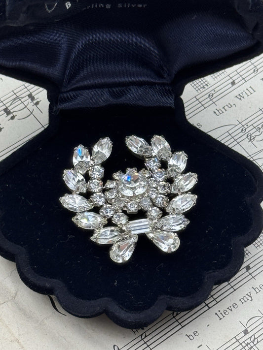 Vintage WEISS SIGNED Brooch Clear Rhinestones Laurel Wreath ca. 1.5”