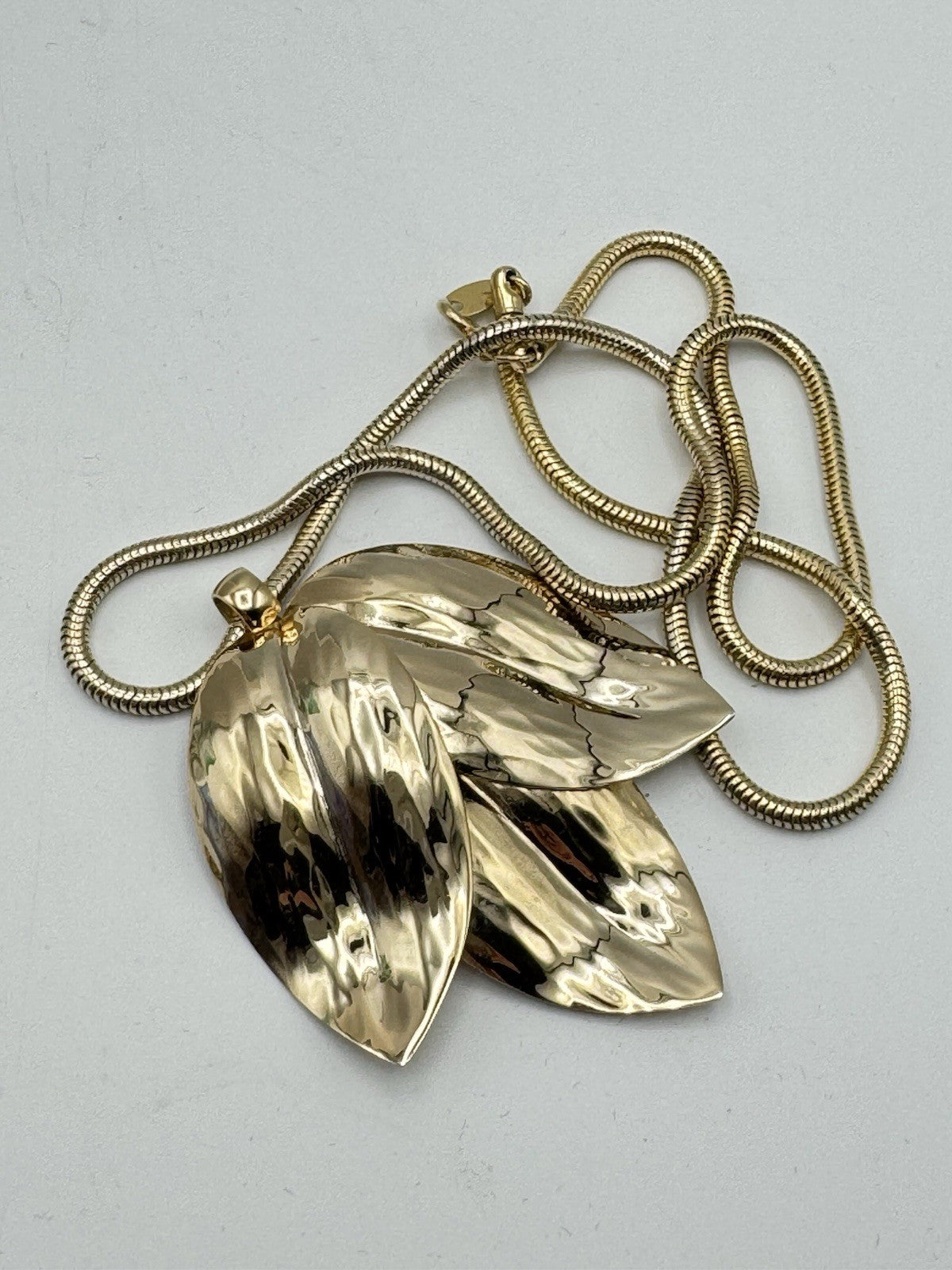 Vintage NAPIER Pendant Necklace Snake Change LEAF Pendant SIGNED ca. 23”