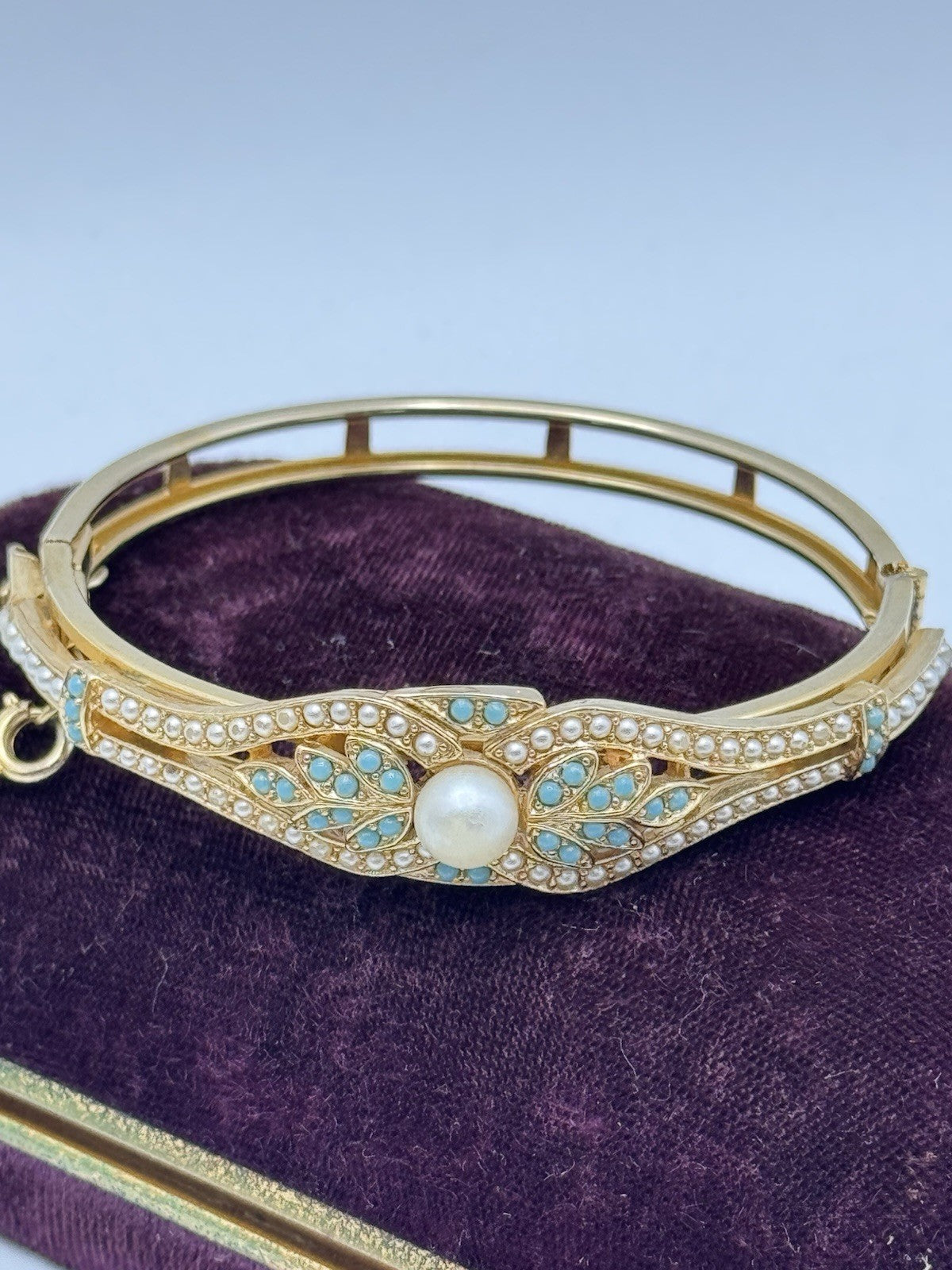 Vintage ANTIQUE STYLE Goldtone Bangle Bracelet Faux Pearls & Faux Turquoise 6.5”