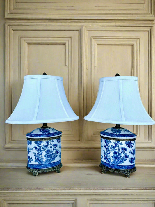 Pair Vintage Blue & White Porcelain Chinoiserie Lamps Brass Base Floral Birds